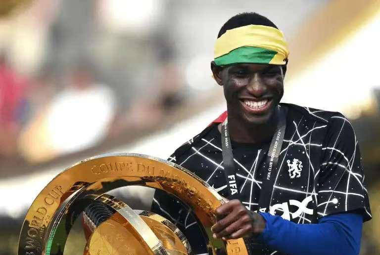 AYX-Ning迎来十五赛季出色发挥，切尔西观众热烈欢呼！