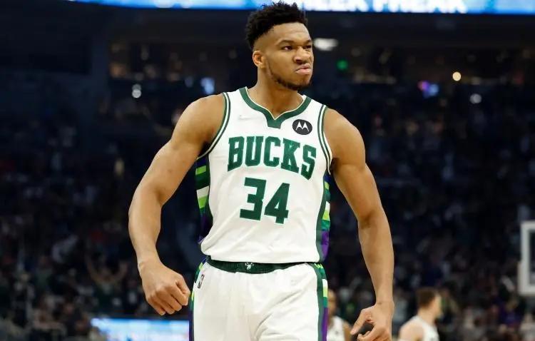 爱游戏体育-字母哥重返赛场，爆冷首场状态出色，尤文图斯观众沸腾！