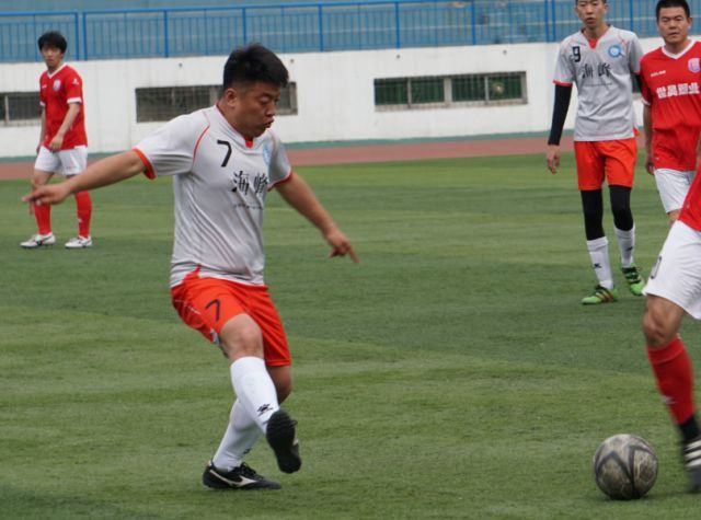 爱游戏-关东战狼队对阵天山朱雀队，摔跤大师赛读秒绝平，门将神扑救主——保级形势悄然变化的简单介绍