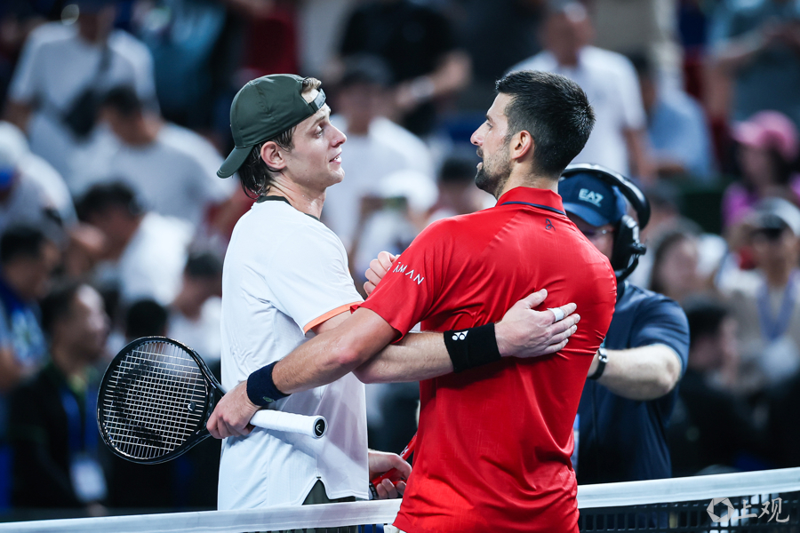 爱游戏- 德约科维奇横扫黑马 