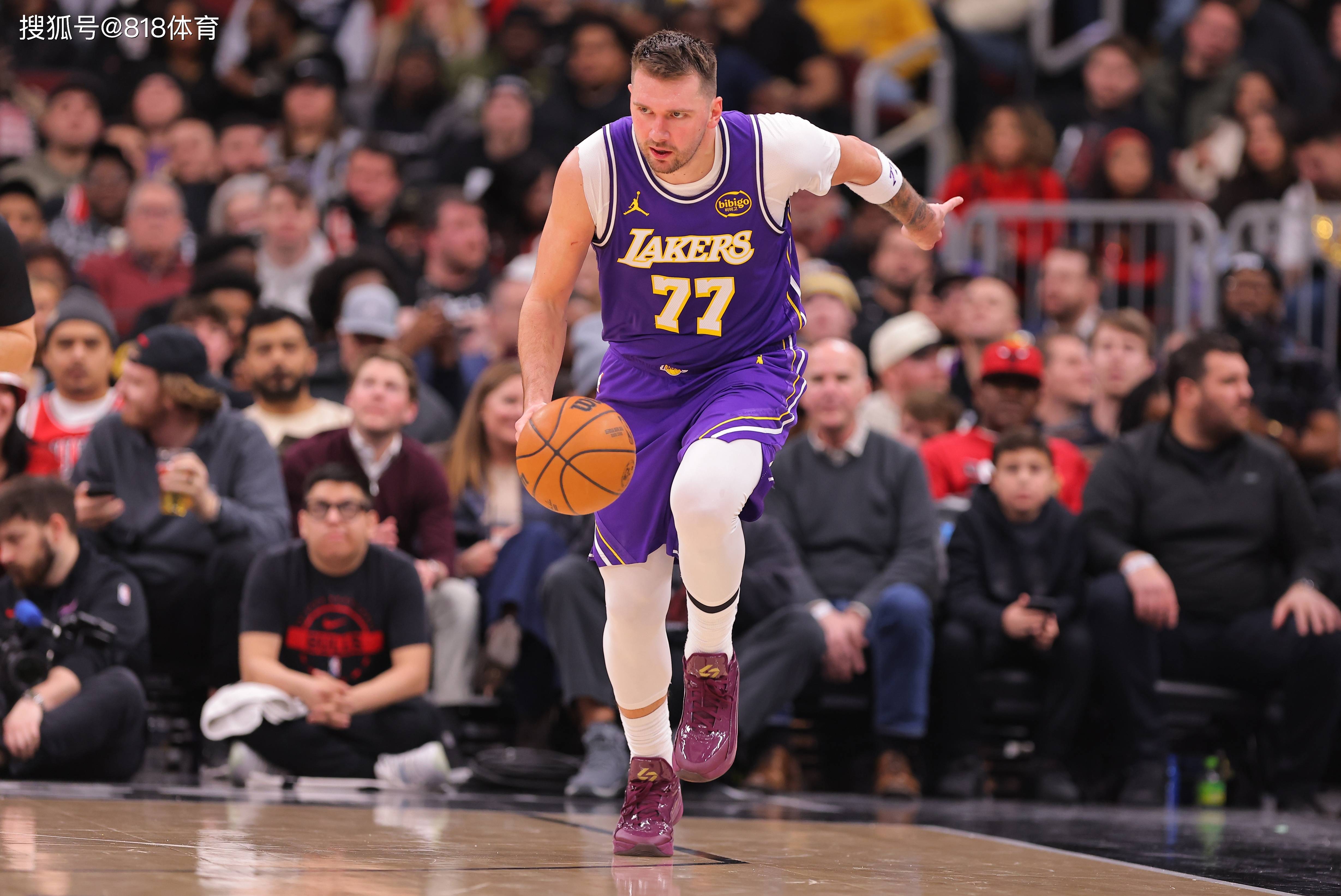 AYX-包含东契奇回归赛场，连败首场状态亮眼，篮网观众沸腾！的词条