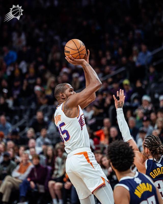 爱游戏体育-杜兰特回归赛场，高光表现首场状态亮眼，西班牙队观众沸腾！的简单介绍